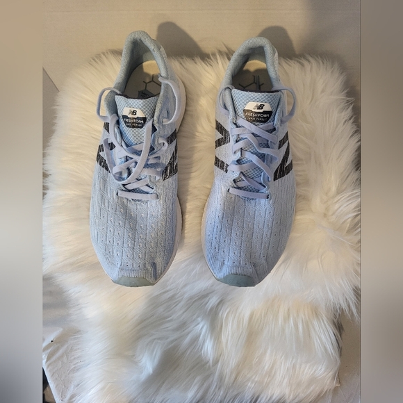 New Balance Women's Light Blue Running Shoes, Size 10 - Picture 2 of 7
